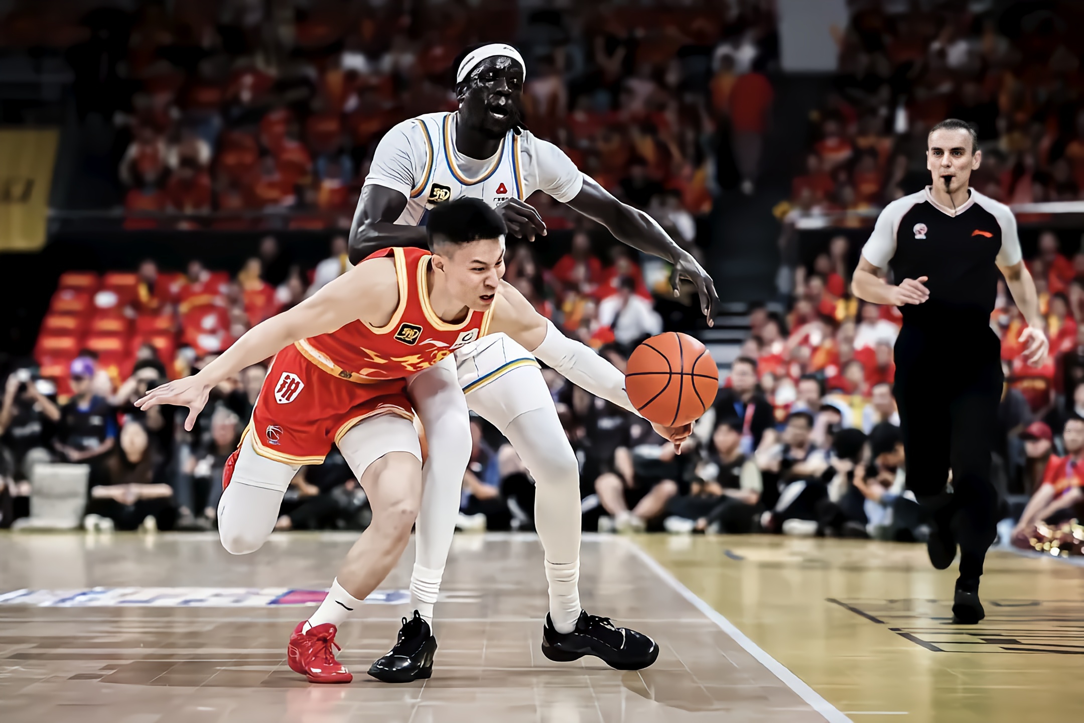 奇异果体育-北京首钢逆转江苏男篮，实现惊险胜利(cba首钢江苏)